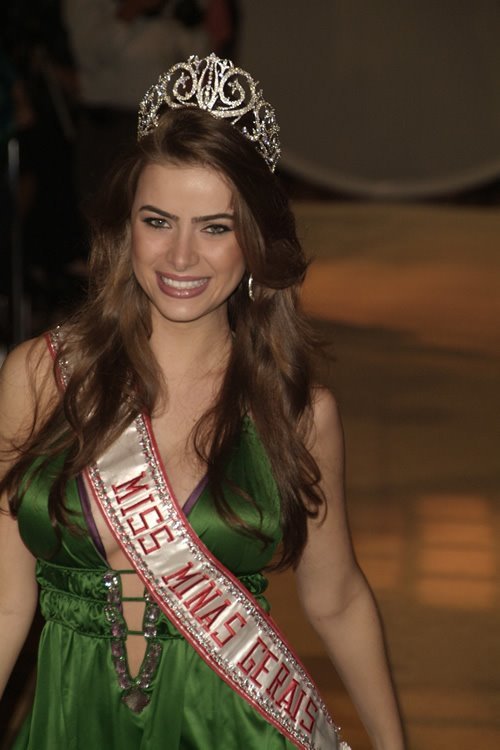 rayanne morais, semifinalista de miss international 2009. - Página 4 Ogaaaa10