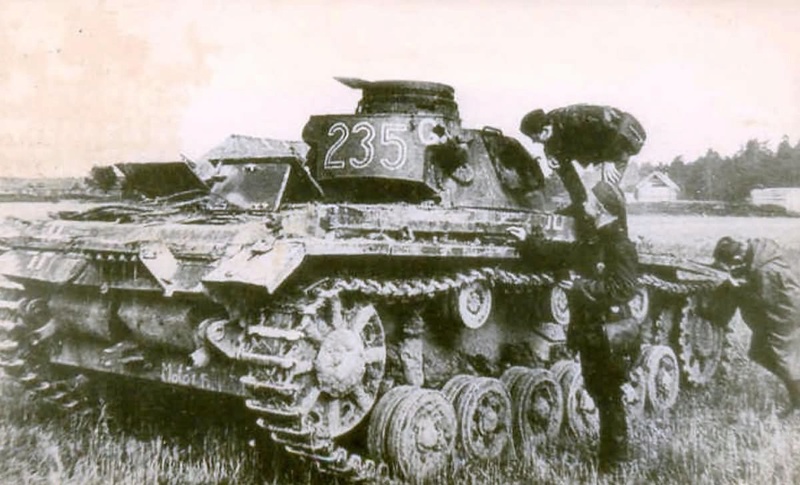 Tigre I production initiale Dragon 1/35 ième - Page 3 Panzer10