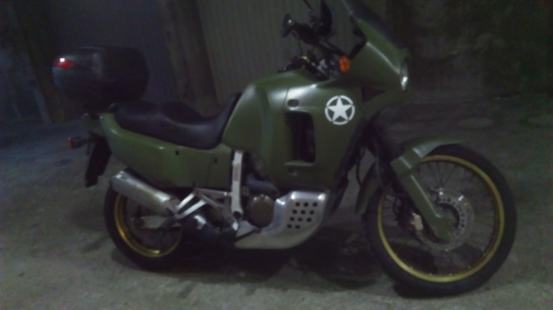 -69- Une 3eme moto dans le garage Imag3110