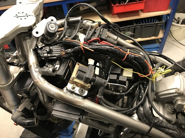 Projet ST2 / Café Racer - Page 6 Img_1433