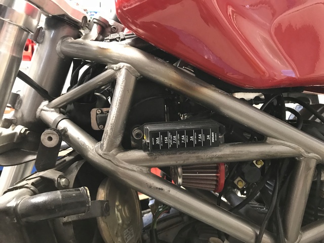 Projet ST2 / Café Racer - Page 6 Img_1436