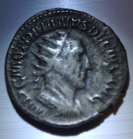 Besoin d'aide identification monnaie romaine? 27993910