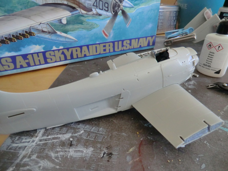 Montage d'un Skyraider Français tamiya 1/48 Skyrai48