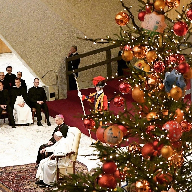 Le pape François sur instagram - Page 17 2017-130