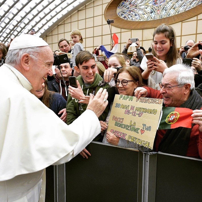 Le pape François sur instagram - Page 17 2017-133