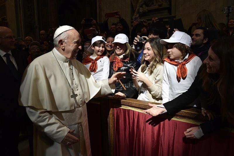 Le pape François sur instagram - Page 18 2018-034