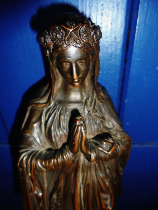 identification d'une sculpture en bronze de l'Immaculée Conception Dsc00251