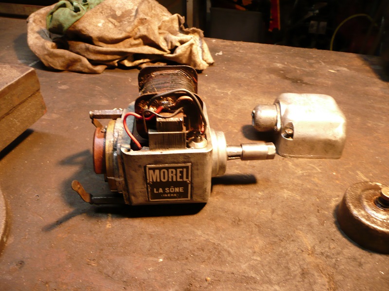 magnéto  Morel type d1  sur moteur BRIBAN P1110270