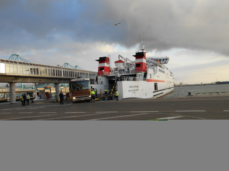 Embarcation sur le ferry . . . en marche arrière  Dscn1516