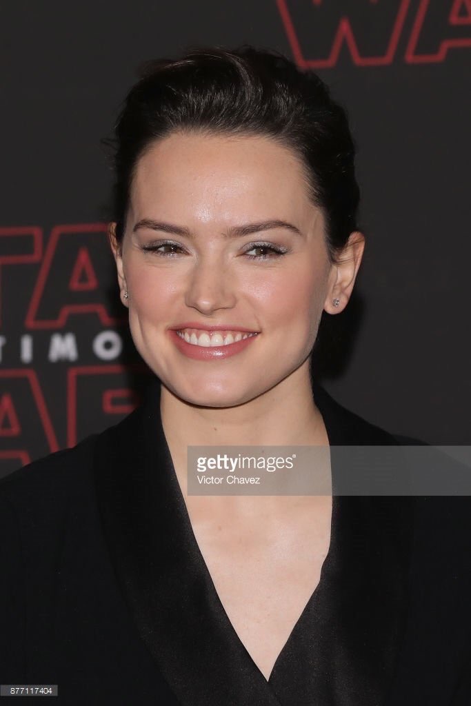 TLJ Press Tour (No Premiere/Screening Spoilers Allowed) - Page 6 Img_1047