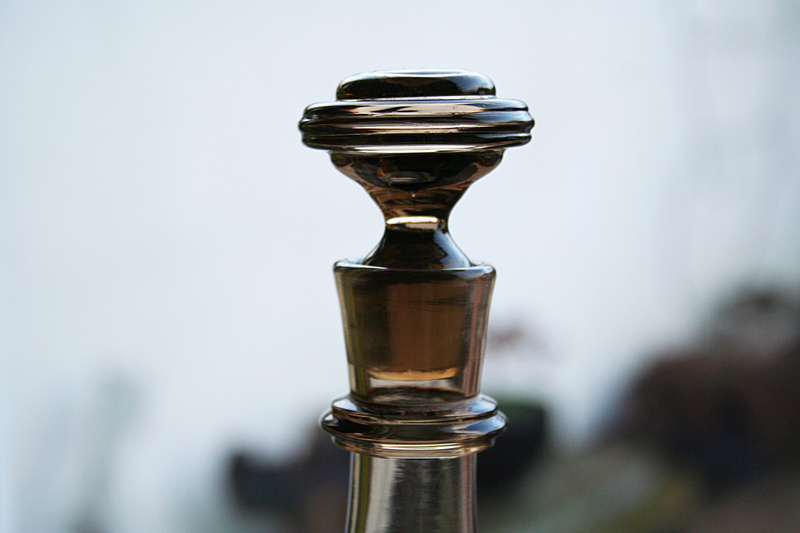 BARNABY POWELL / WHITEFRIARS 1930s AMBER SMOKED GLASS DECANTER ??? Img_2813