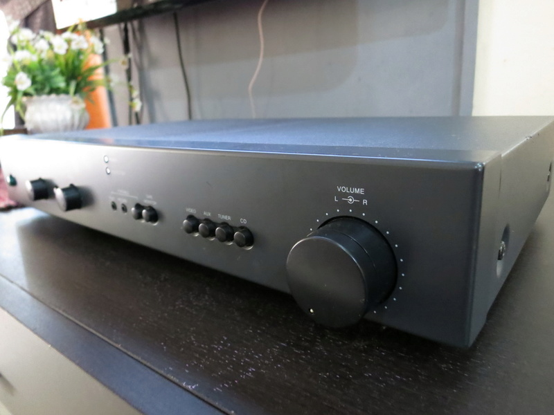NAD 310 Stereo Integrated Amplifier (SOLD) Img_0641