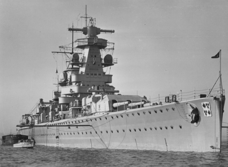 Admiral Graf Spee Academy 1/350 + PE Eduard + canons Master Model  Admira10