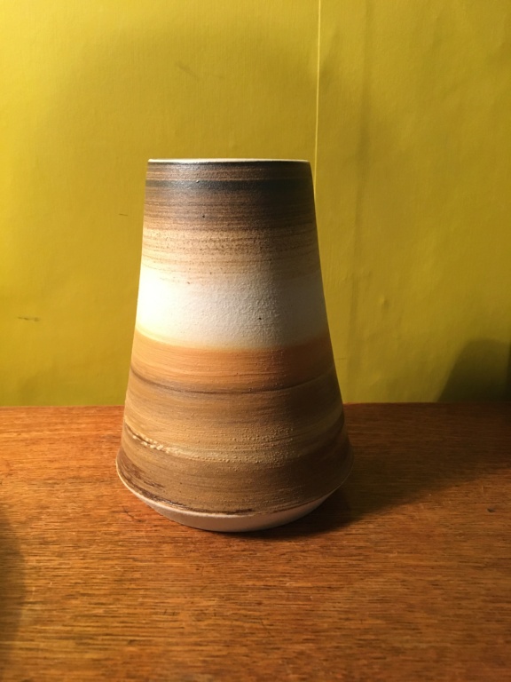 Textured vase possible Susan Bennett 844b8010