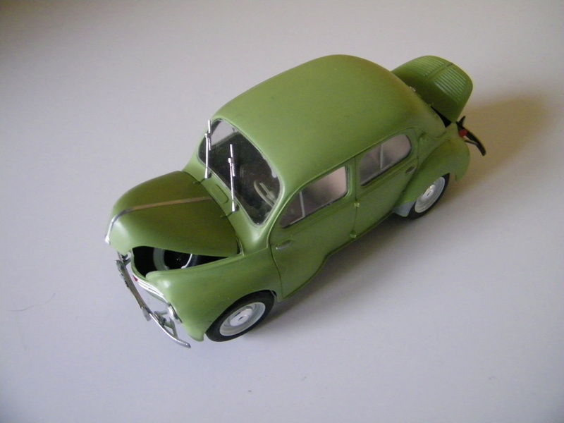 Renault 4CV - Heller 1/24e 100_5747