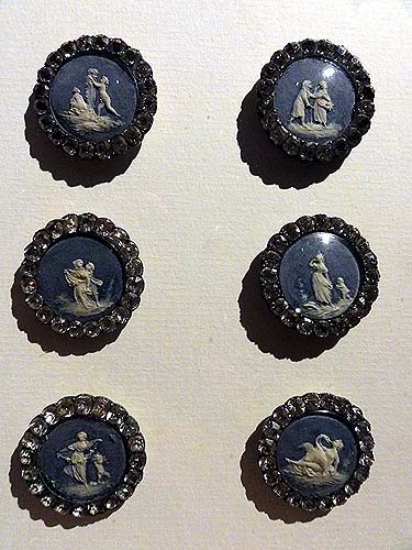 Les boutons, accessoires de mode au XVIIIe siècle 1320