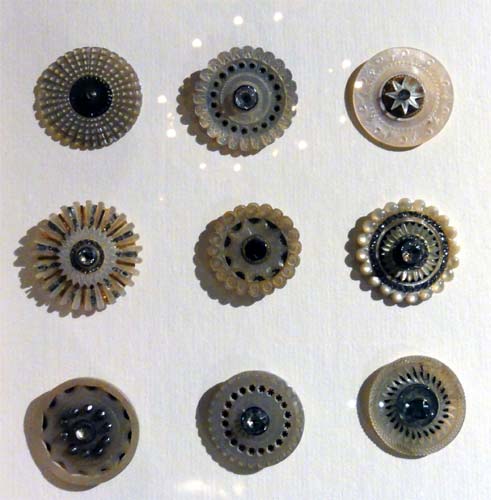 Les boutons, accessoires de mode au XVIIIe siècle 1516
