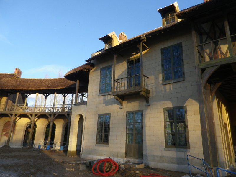 Hameau du Petit Trianon : Restauration de la maison de la Reine  - Page 12 Imgp0432