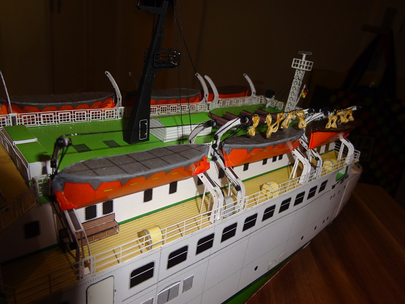 Fertig - Fährschiff Warnemünde von Conys Kartonmodellbau, gebaut von Fleetmanager - Seite 8 Dsc05722