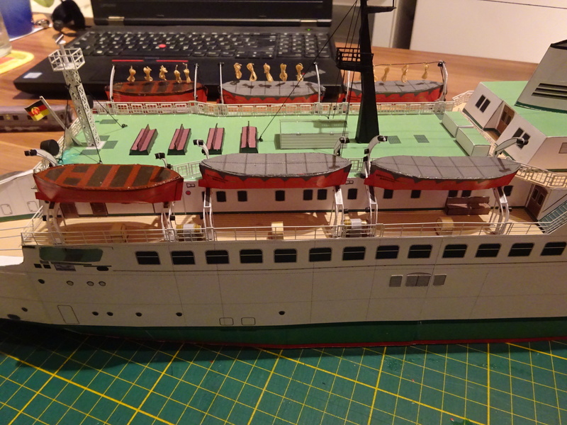 Fertig - Fährschiff Warnemünde von Conys Kartonmodellbau, gebaut von Fleetmanager - Seite 9 Dsc05728