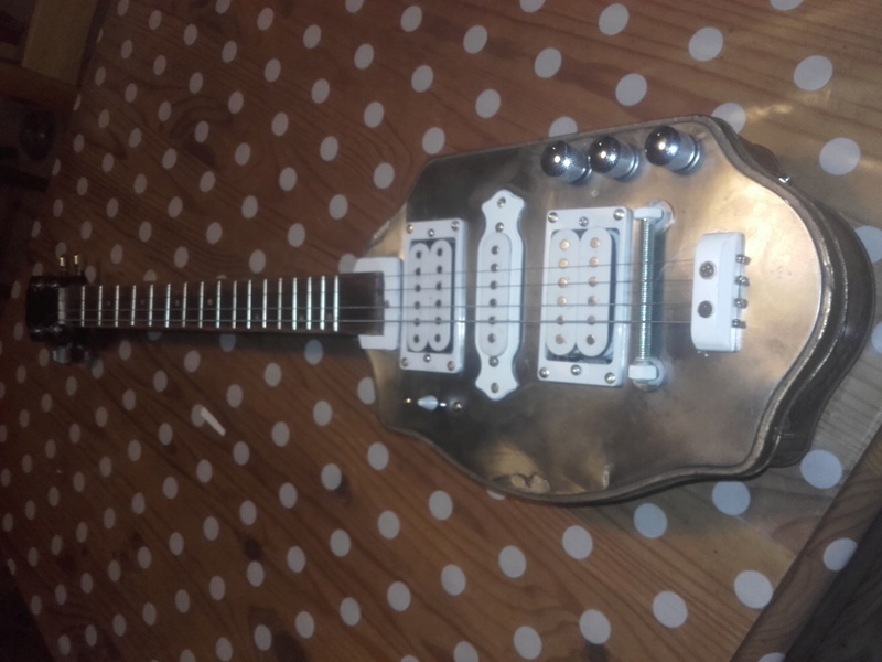 zeno box guitar vieille boite métal 20171211