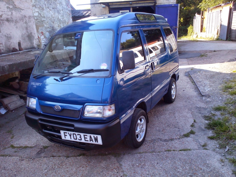 What are the windows that are situated on the roofline on some MPVs called? Img_2015