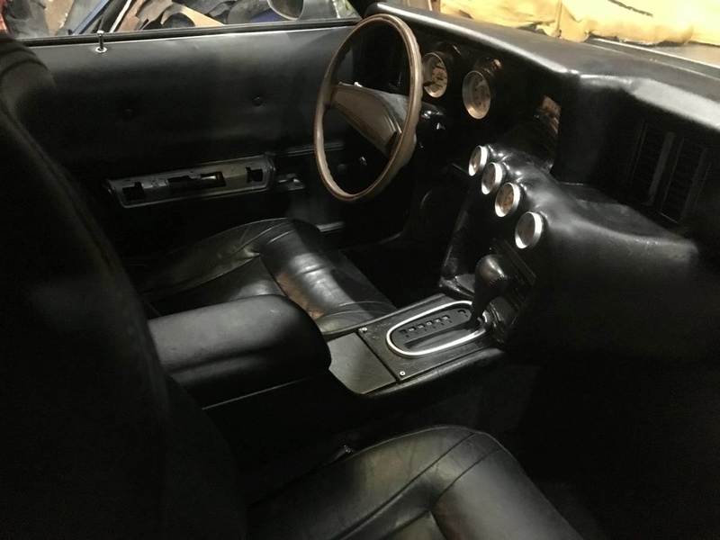 Interesting interior Caddyi11