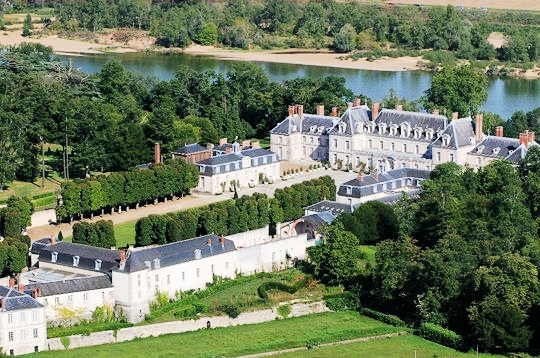 Le château de la Pompadour aux enchères Hameau10