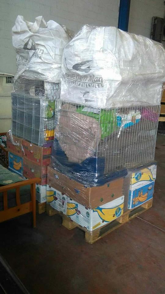 9 Feb - 2 pallets aangekomen bij Canis y Felis 526