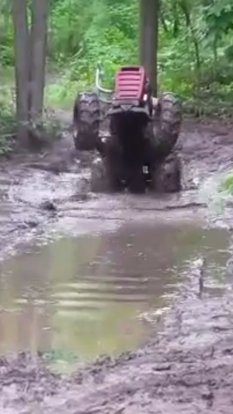 Mud Buggy 2,Biggest Wheel Horse Mud Tractor Yet [2017 Build-Off Entry] Img_7011