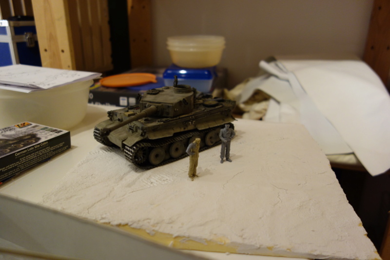 Diorama Petit déjeuner + Briefing (Tiger 1 1/35) - Page 2 Dsc04249