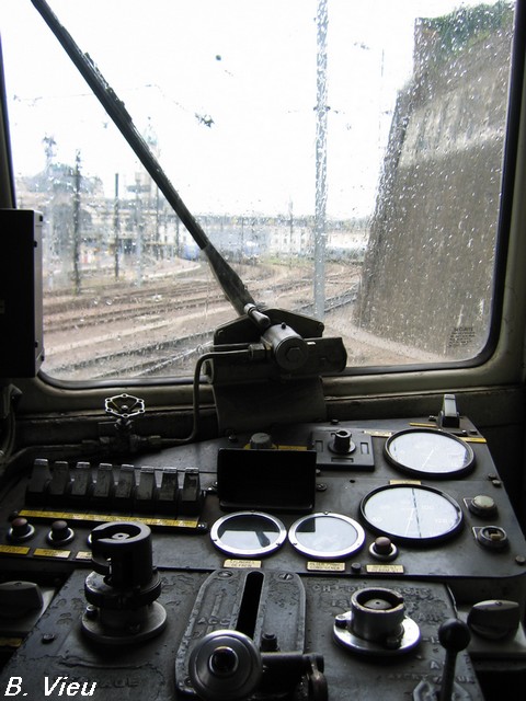 X 2800 en cabine au dépot de Limoges sous la pluie... X2800c10