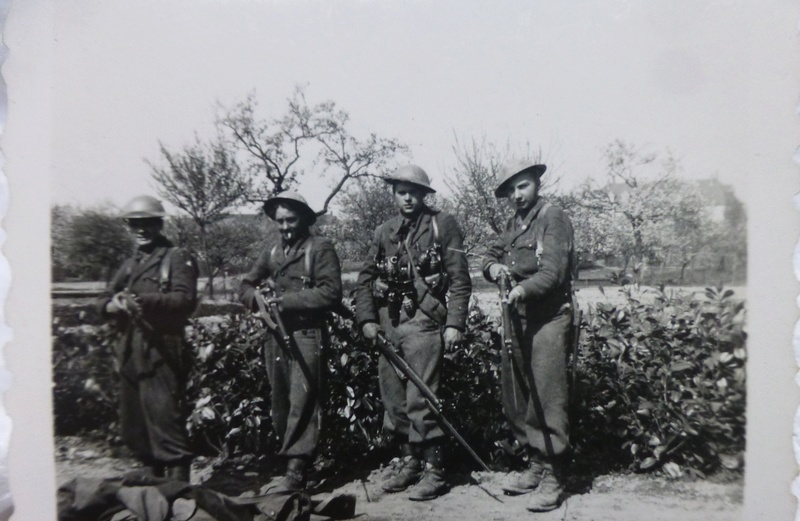 3 photos, armée française 1944 -45 ? P1060413