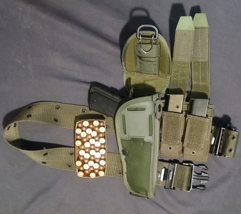 Recherche d'un holster synthétique Holste12