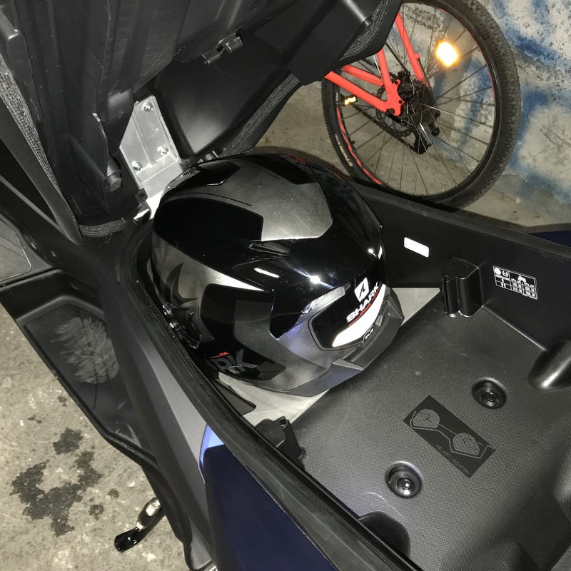 interieur selle xmax 125 2018  Img_0510