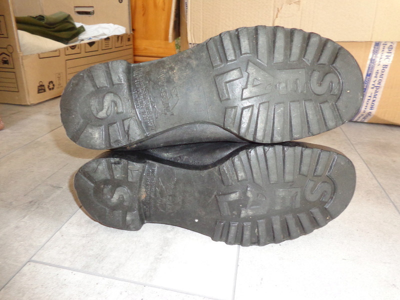 Australian M56 type webbing and Vietnam related uniform stuff Dsc04725