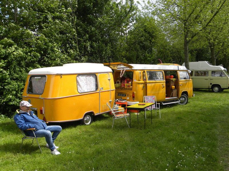 [REVELL] VOLKSWAGEN VW T1 Combi "Samba Bus" Réf 07009 Dscn2313