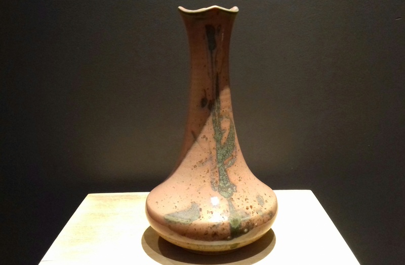 Vase porcelaine 22cm émaillé couleur saumon daté 80 monogrammes +sapin en bleu à identifier 20171231