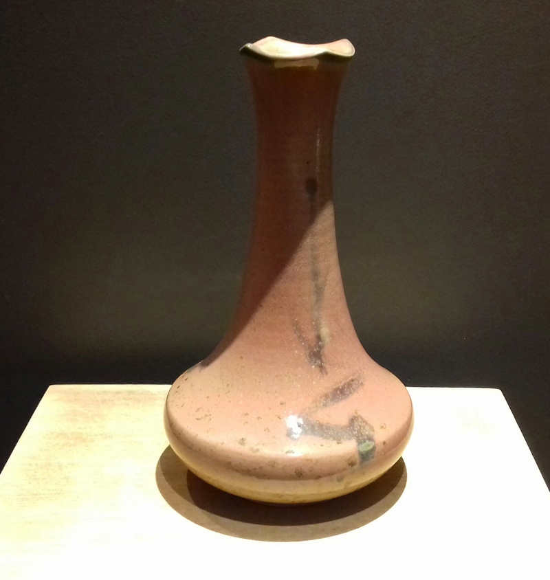 Vase porcelaine 22cm émaillé couleur saumon daté 80 monogrammes +sapin en bleu à identifier 20171232
