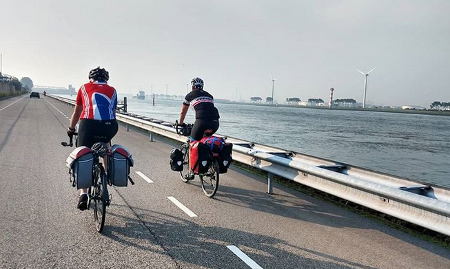 5000 km à vélo de la Norvège à l’Espagne grâce à la « Scandibérique » ! By DETOURS Captu693