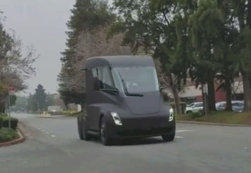 Vidéo : Un prototype du Tesla Semi a été aperçu dans une rue ! Par Maxime Claudel Captur72