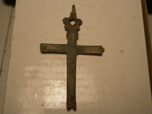 identificación (cruz sin cristo) P1040015