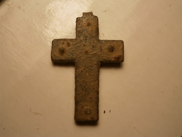 Pequeña cruz sin cristo (cobre y madera) P1180015
