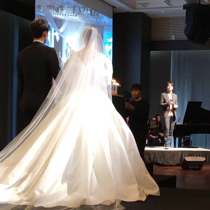 KIM JEONG HOON CANTANDO EN UNA BODA EN BUSAN. Foto_034