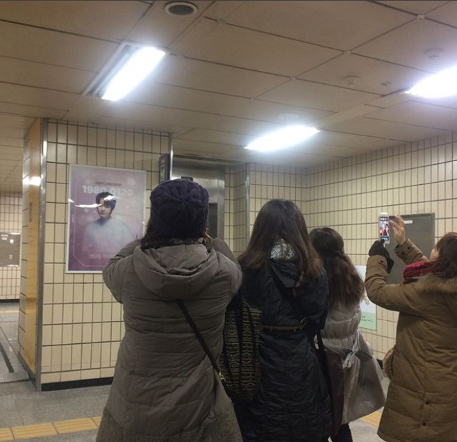 CARTEL DE KIM JEONG HOON EN LA ESTACION 합정 /HAPJEONG EN SEÚL Foto_083