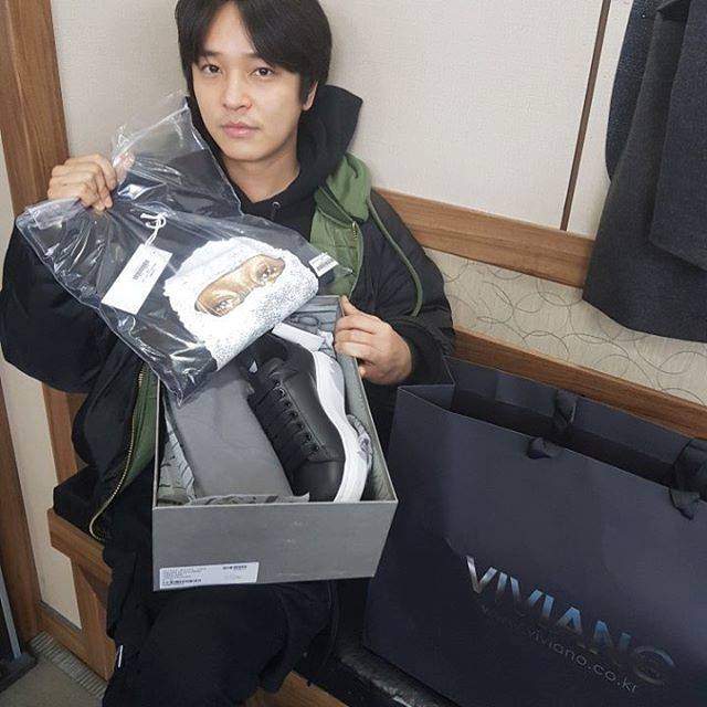 MARCA DE ROPA Y ACCESORIOS DA REGALOS A KIM JEONG HOON POR SU CUMPLEAÑOS Foto_165