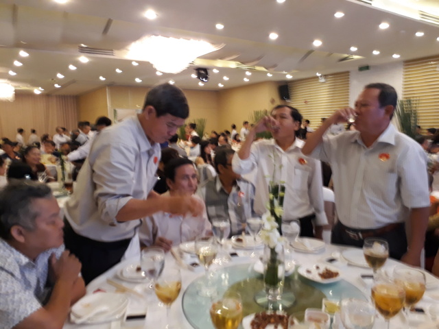 Hình đi đám cưới con Tùng Cận 20180179