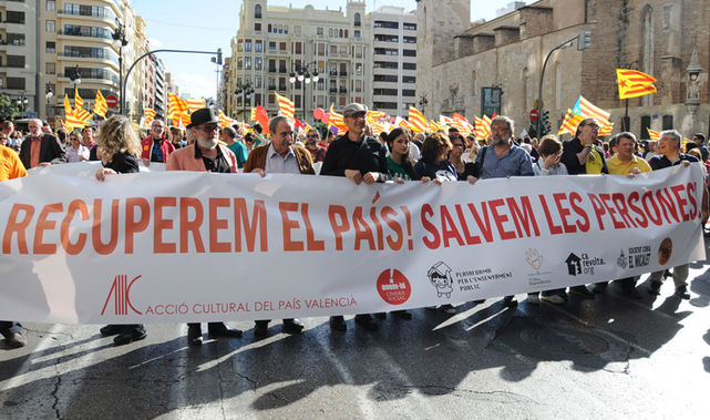 Compromís | València - Retornemos las instituciones al pueblo Manife11
