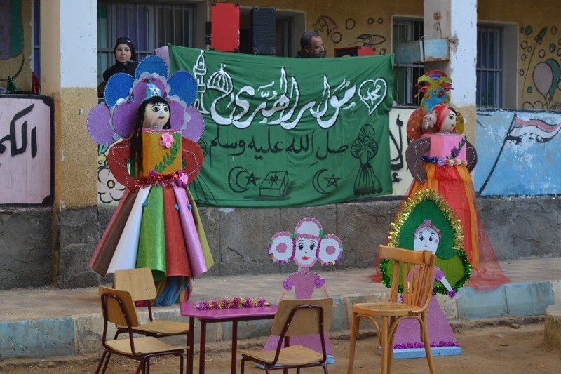 مدارس مصر تحتفل بالمولد النبوى بروحانيات عالية " وجيوب خاوية" بدون منحة Ouo10