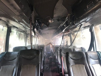 Xe du lịch 47 chỗ bốc cháy trên đường Mai Chí Thọ Sau_va10